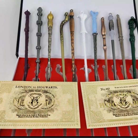 HARRY POTTER WAND SET NWOT - Picture 2 of 9